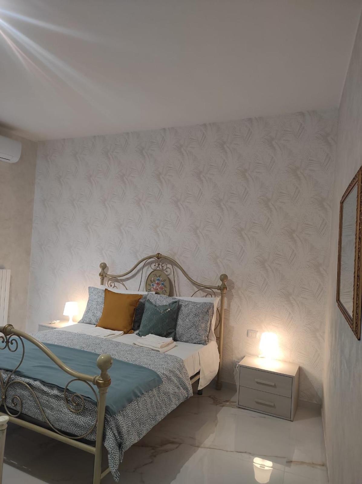 Palazzo In Corte - Nel Cuore Di Бари Екстериор снимка